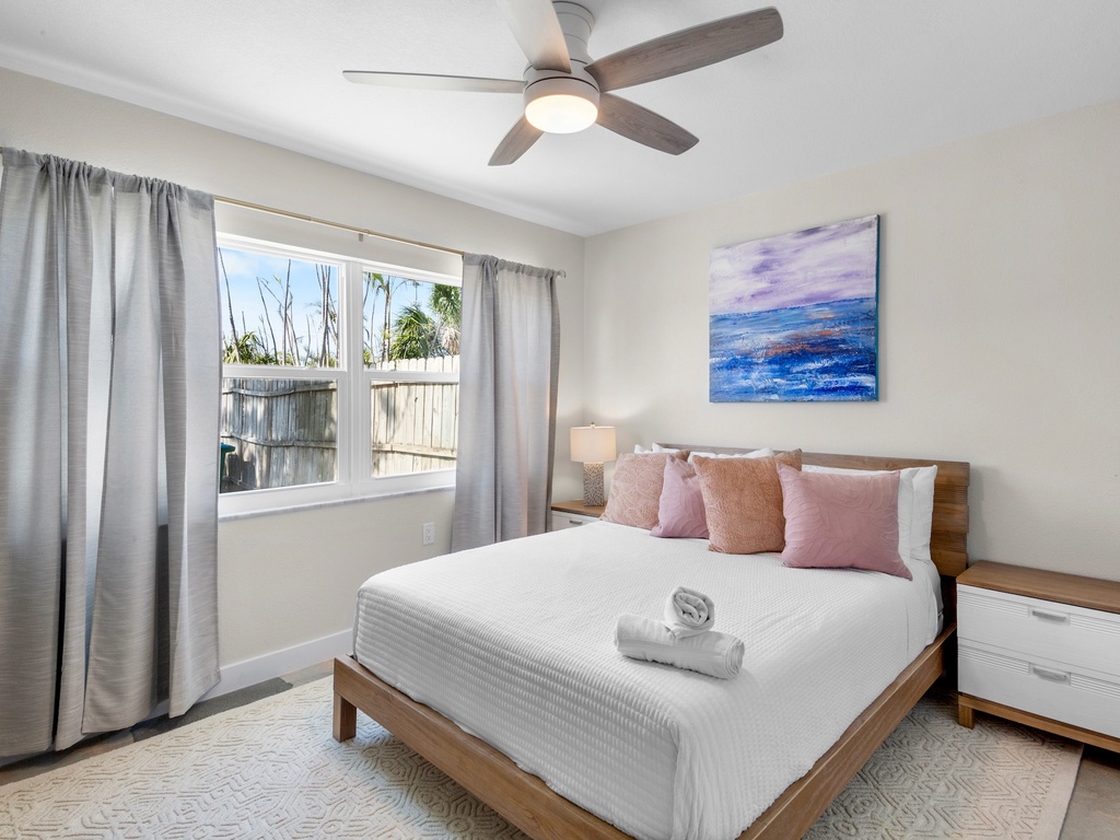 Second Bedroom, Queen