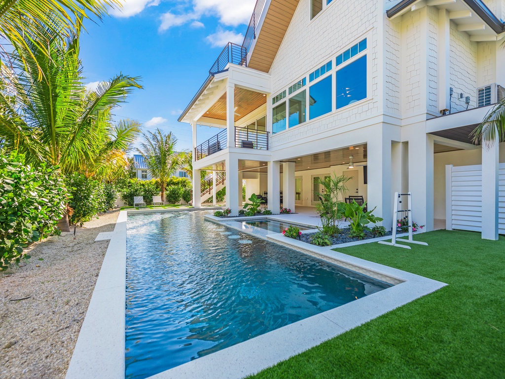 Annabella By The Sea by AMI Locals