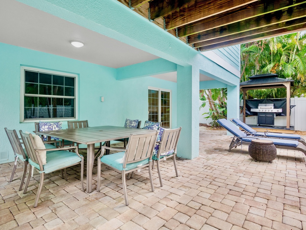 Poolside Dining