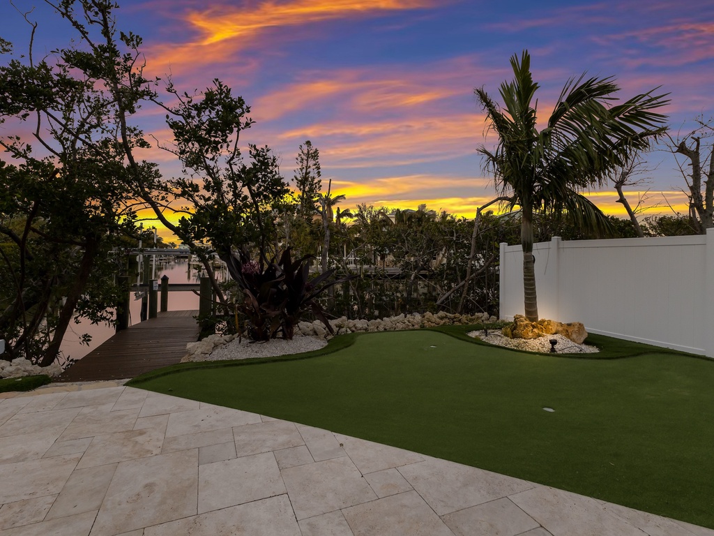 Private Dock, Putting Green