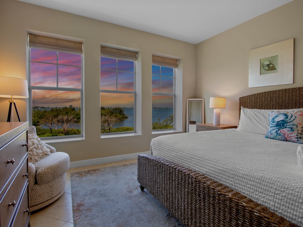 Primary Bedroom, King bed