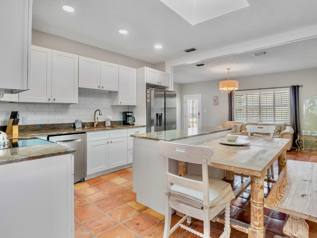 Spacious kitchen island and Dining Area