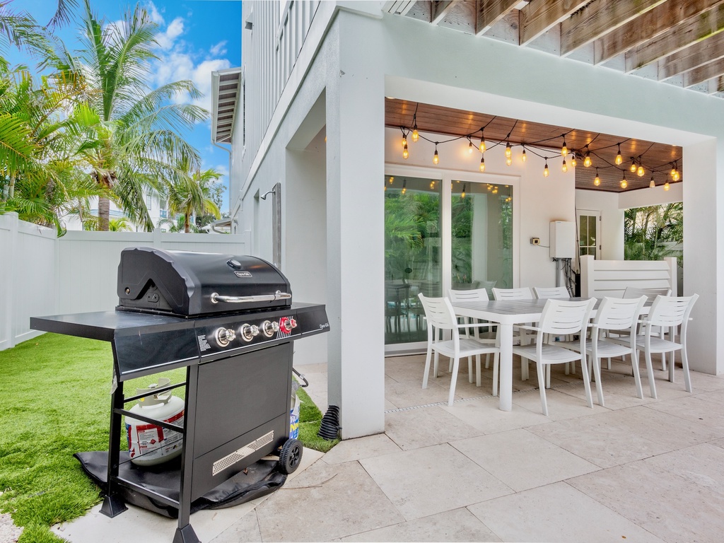 Outdoor dining with BBQ grill
