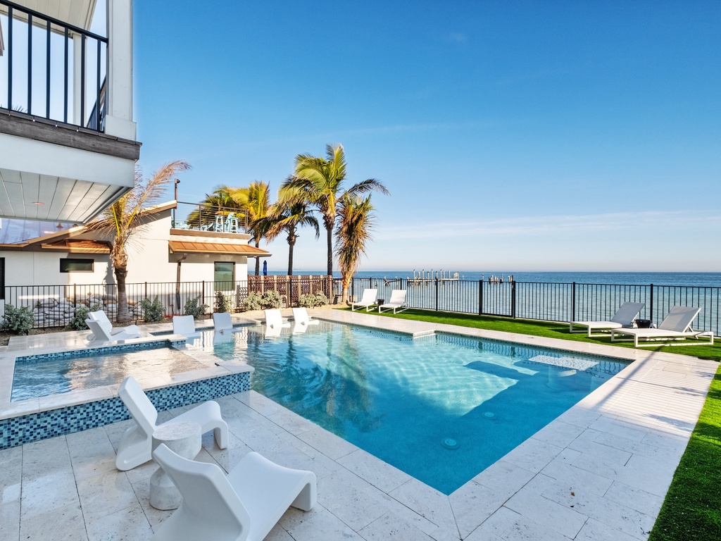 Private pool and spa