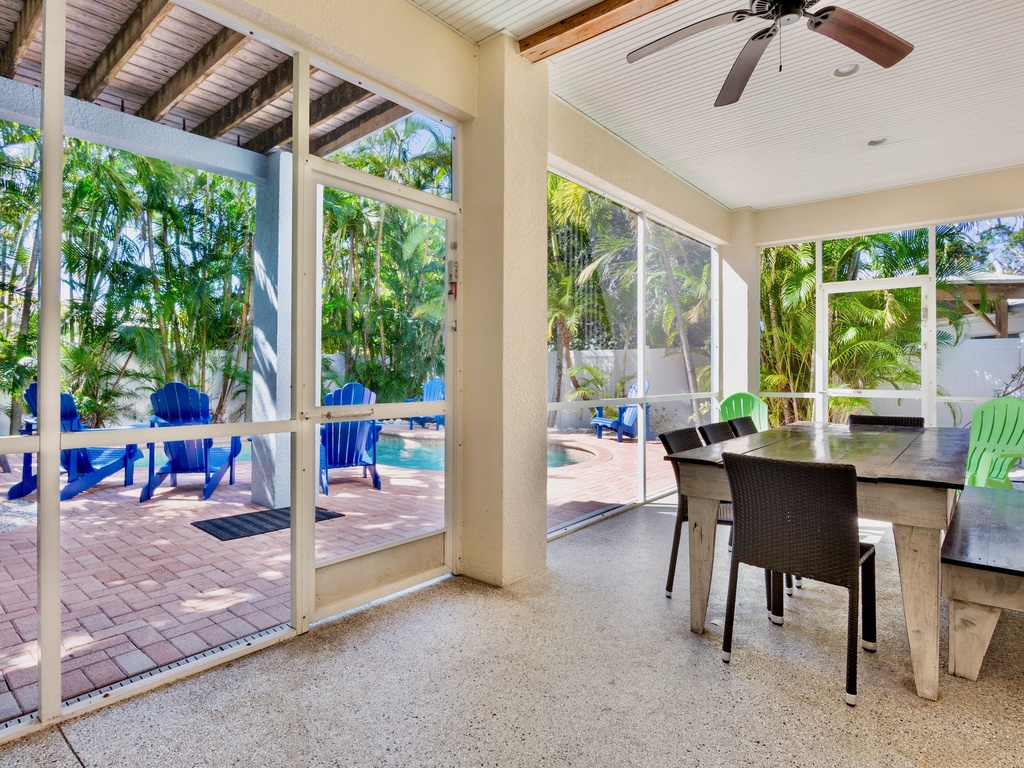 Screened-in patio with cozy seating