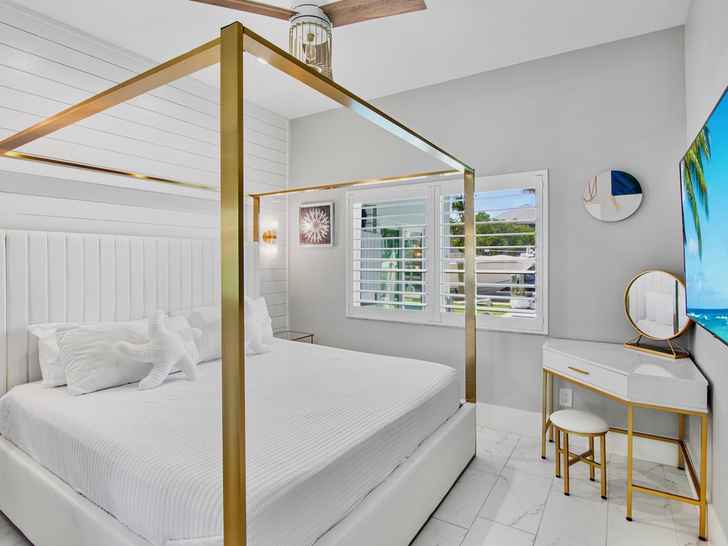 Fourth Bedroom, King, Duplex