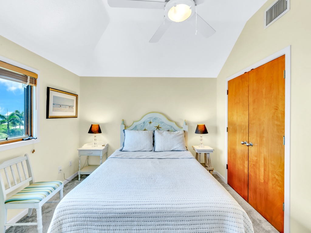 Second Bedroom - Queen