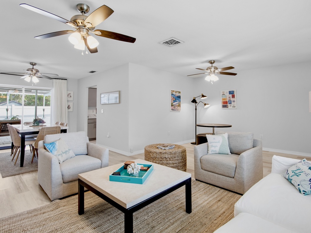 Spacious Living Area with Comfortable Seating