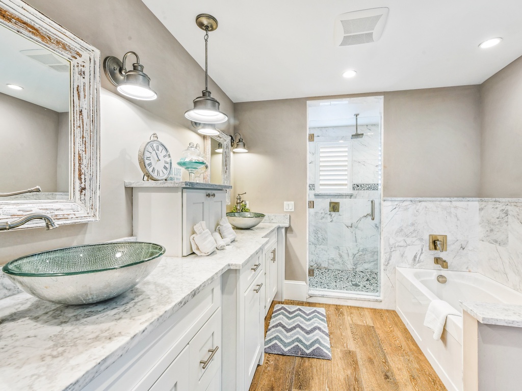 Bathroom with Dual Vanity