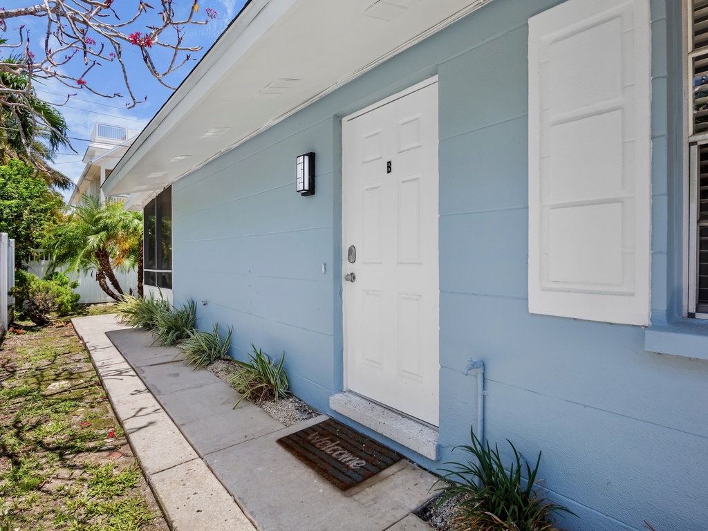 Private entrance for easy and convenient access to the home.