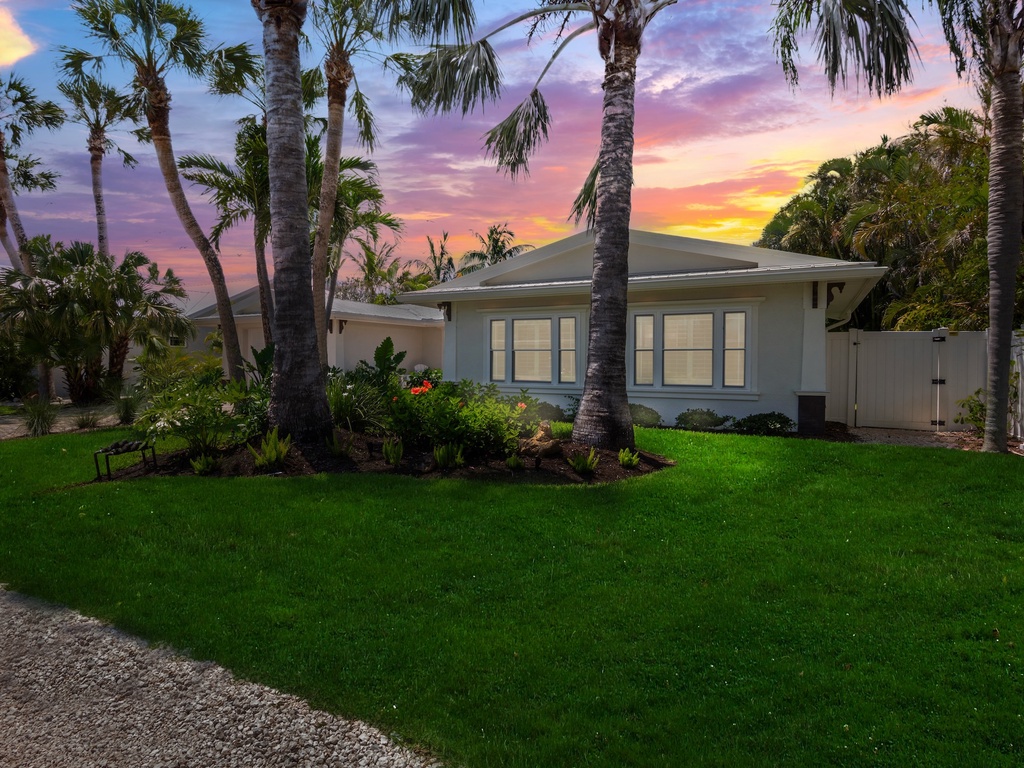 Simply Chic by Anna Maria Island Accommodations