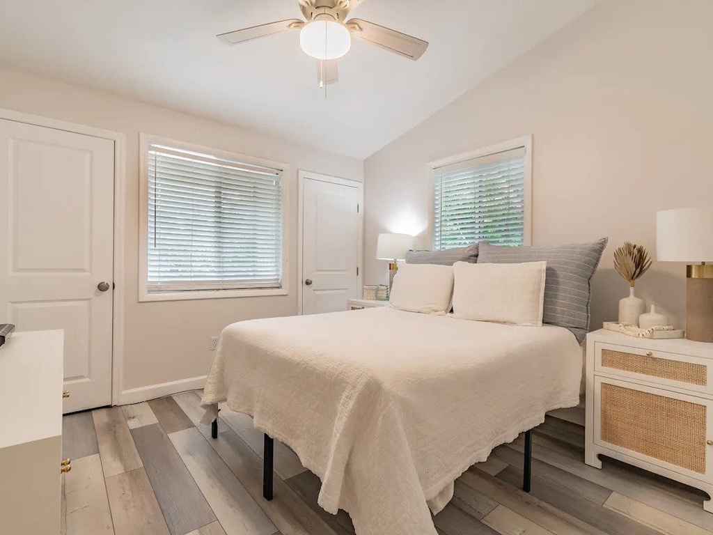 Secondary Bedroom- Queen