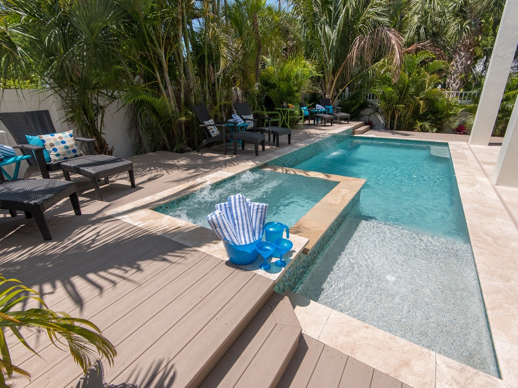Private Pool and Spa with Sun Loungers