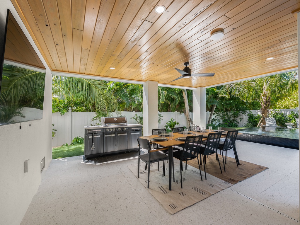 Outdoor Dining and Grill