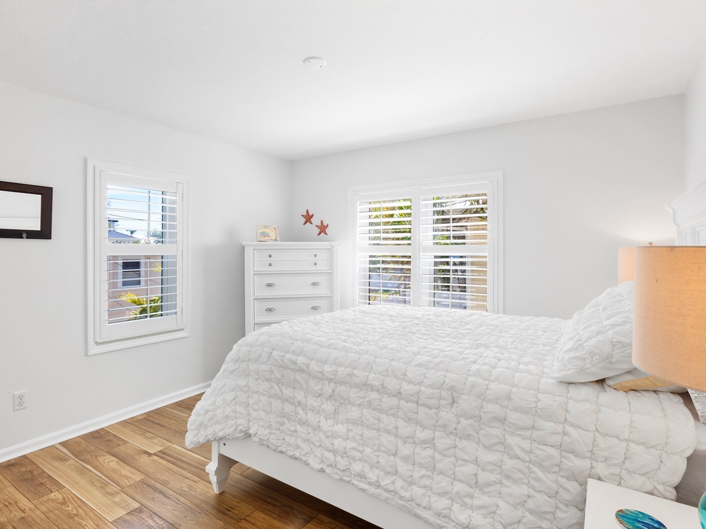 Third Bedroom, Queen