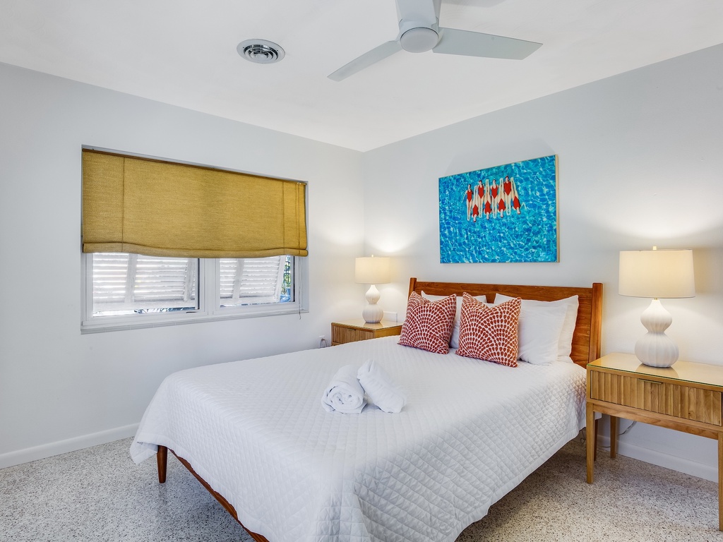 Third Bedroom, Queen