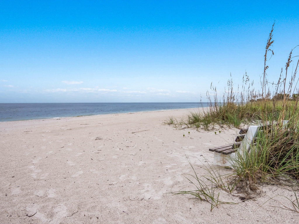 Water's Edge 205 - AMI Locals