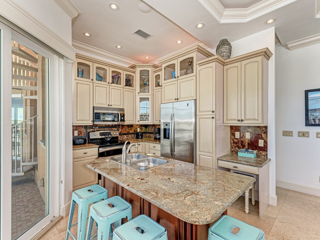 Second Kitchen - Dining Area