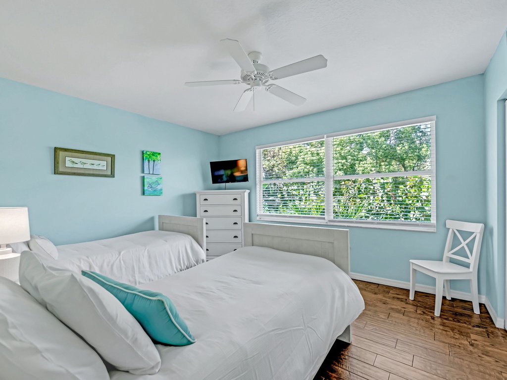 Third Bedroom - Two Twins