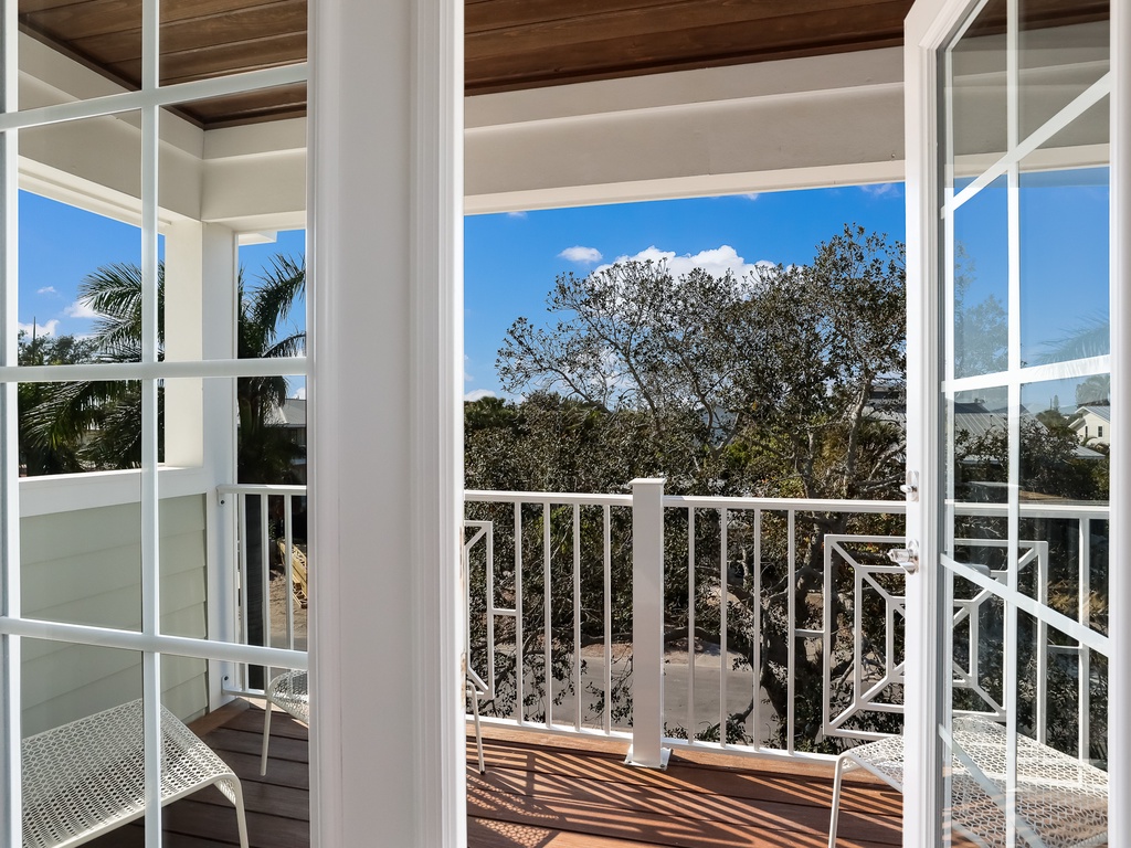 Primary Bedroom (3rd Floor), King bed