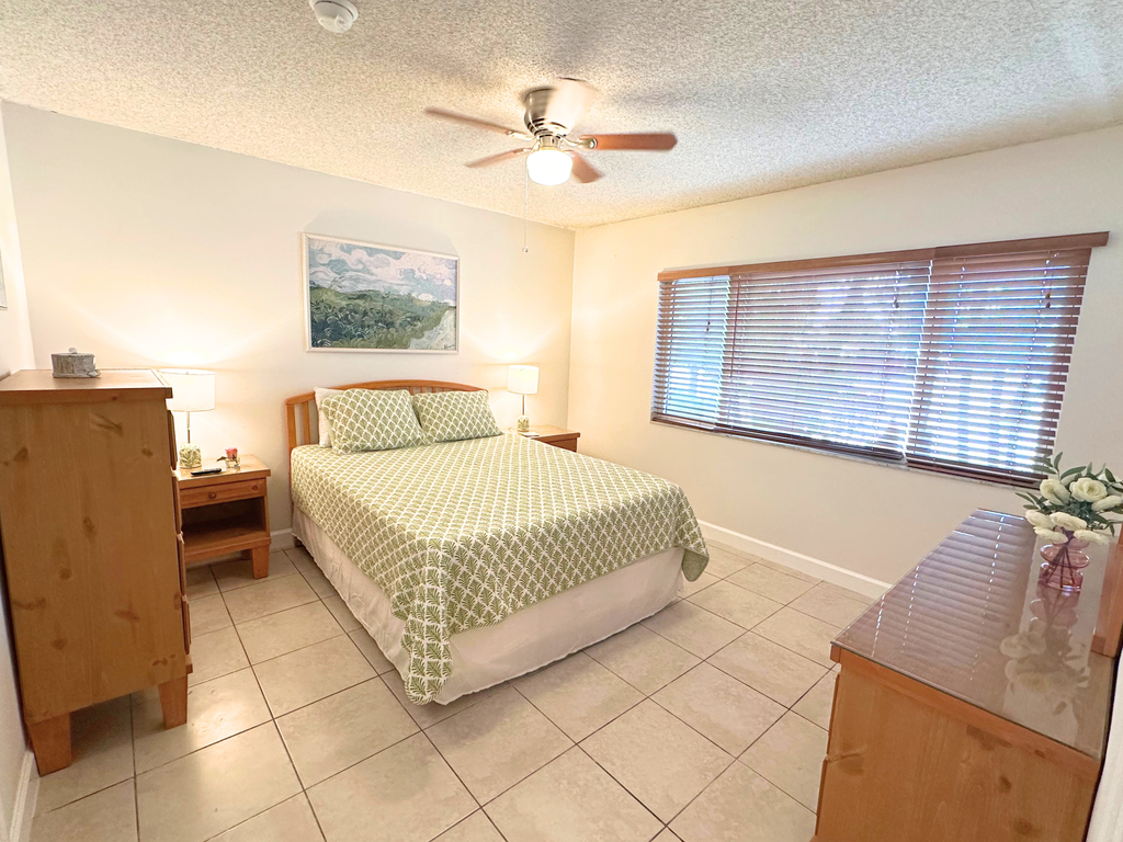 Second Bedroom, Queen bed