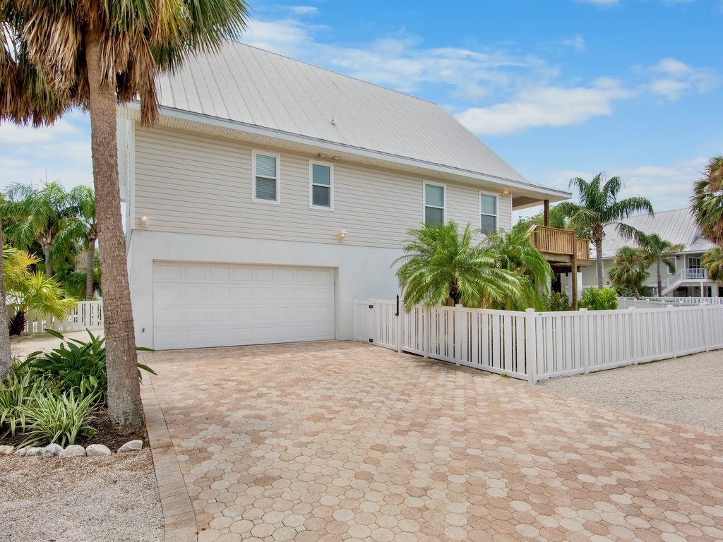 Seabreeze Cottage by Anna Maria Vacations