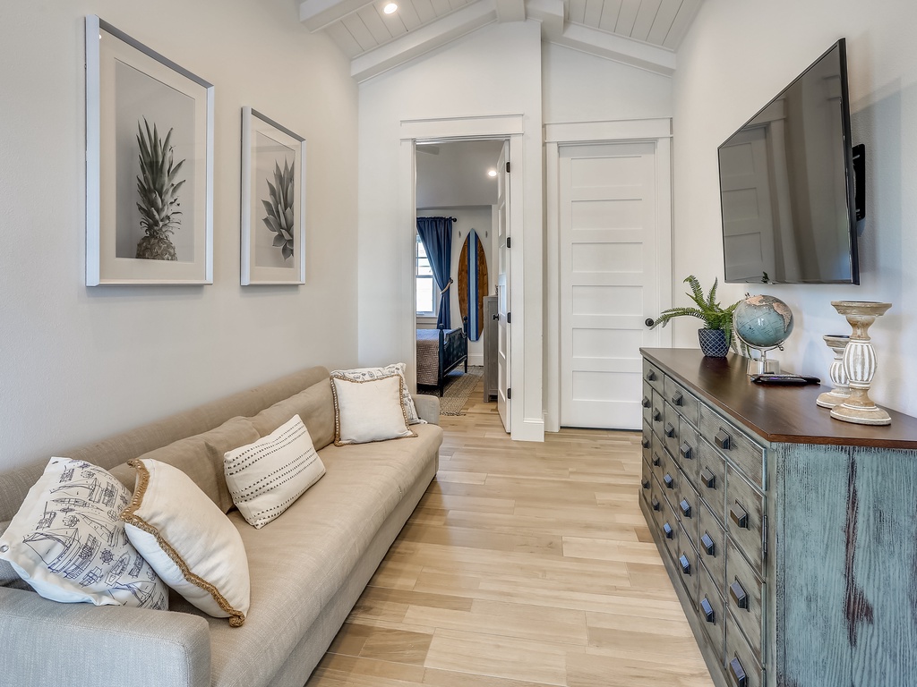 Upper Level Bonus Room