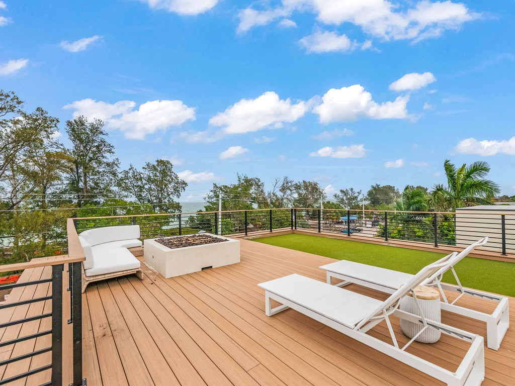 Rooftop Deck