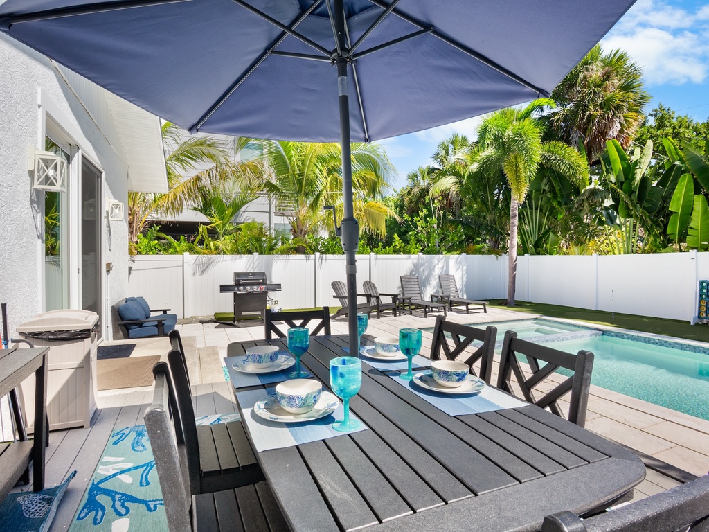 Outdoor Dining and Grill