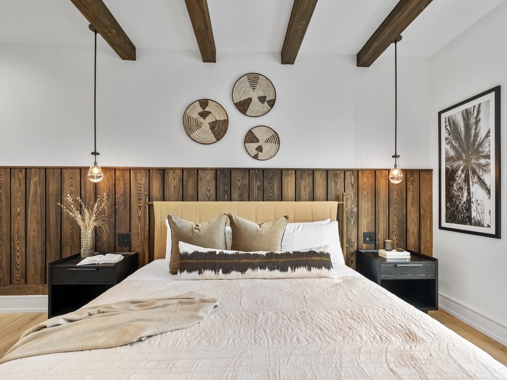 Sixth Bedroom, King