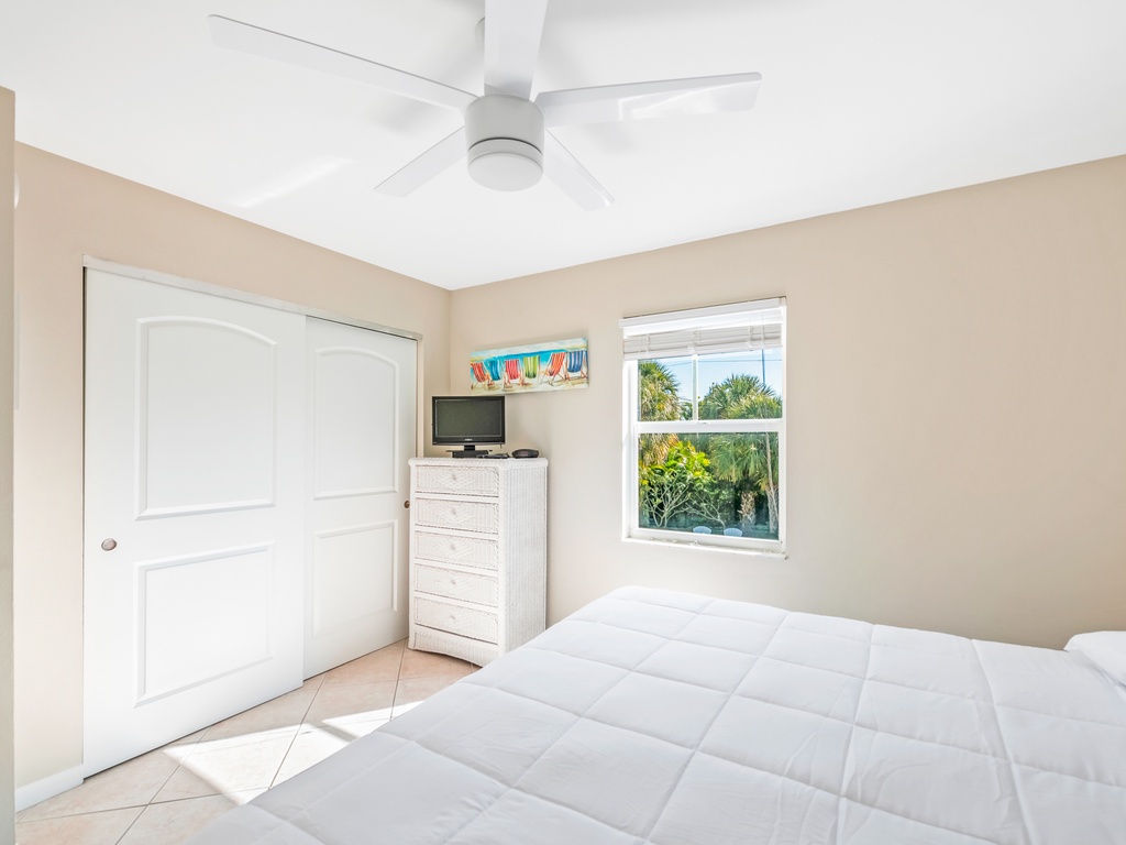 Second Bedroom - King