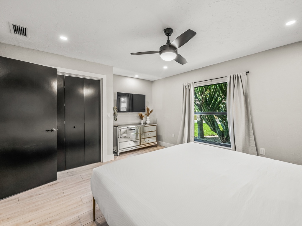 Second Bedroom - King