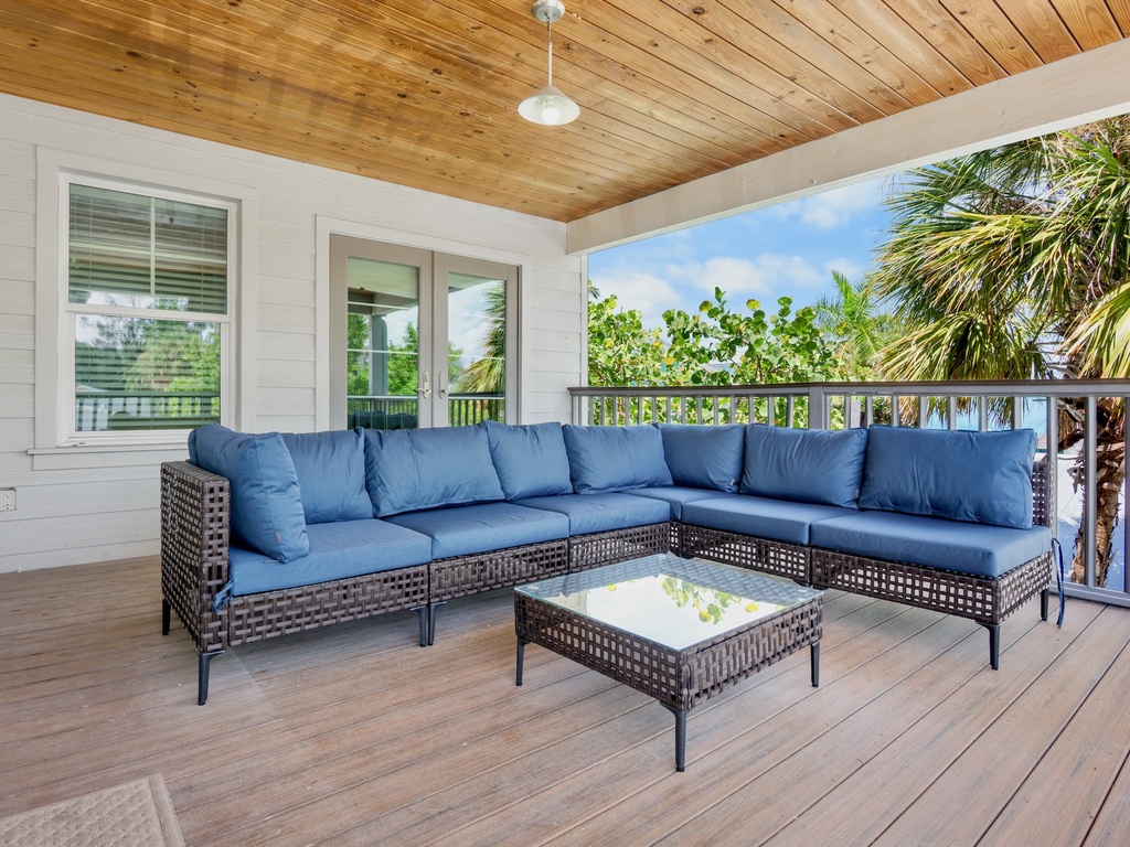 Front Balcony, Lounge Area