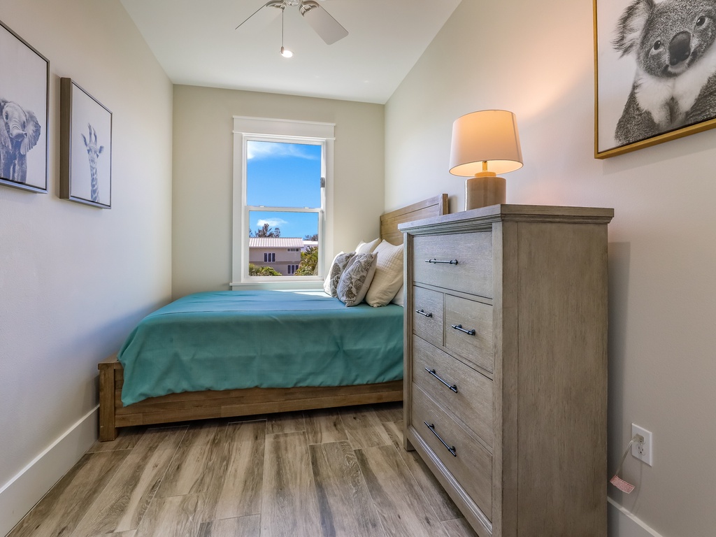 Additional Bedroom - King