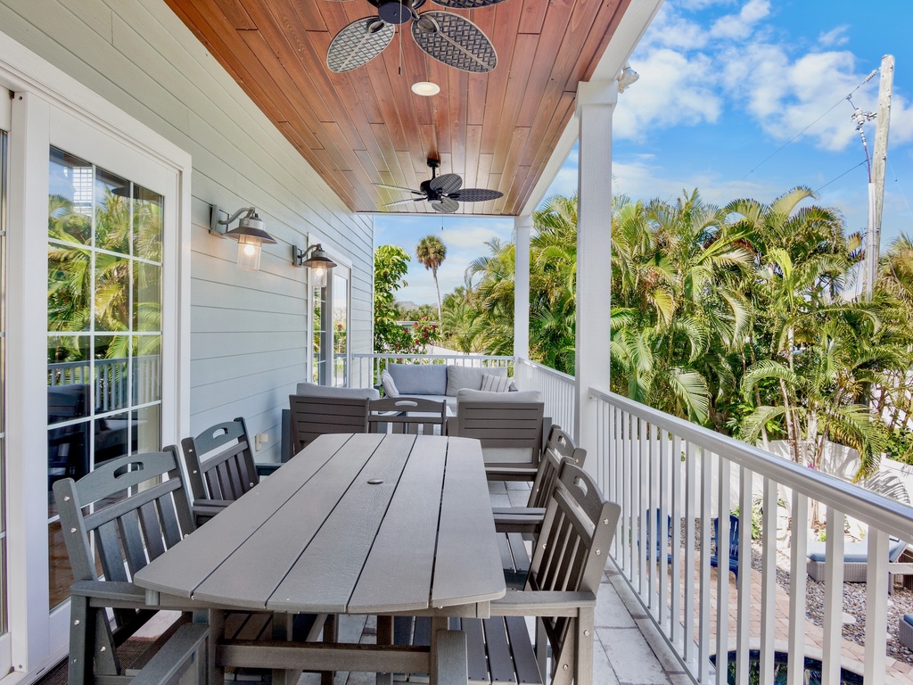 Balcony Outdoor Dining Area