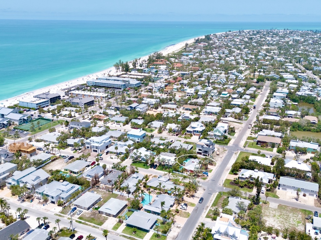 2-minute walk from the beach