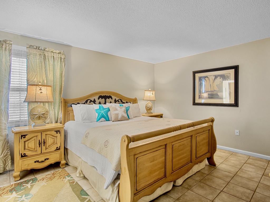 Second Bedroom, Queen