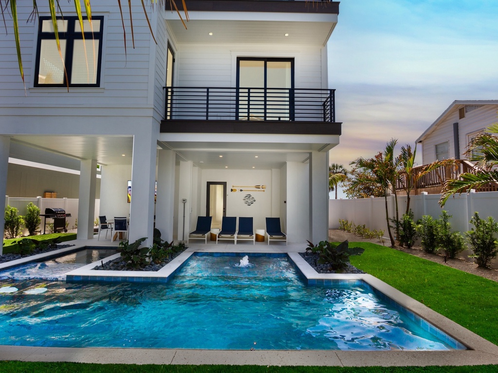 Private Pool, Poolside Loungers