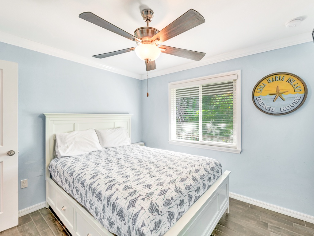 Second Bedroom - Queen