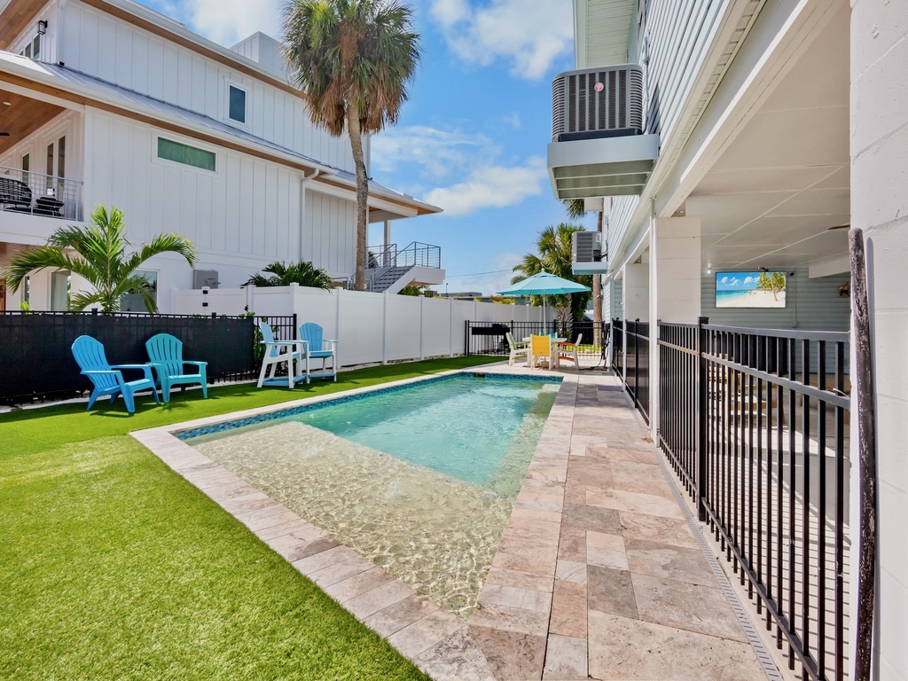 Private Pool with Sun Loungers and Outdoor Dining