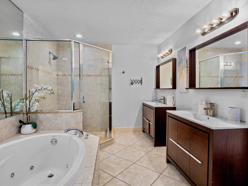 Primary Bedroom, 3rd floor: Ensuite Bathroom