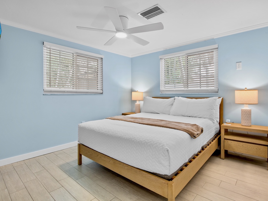 Second Bedroom, Queen bed