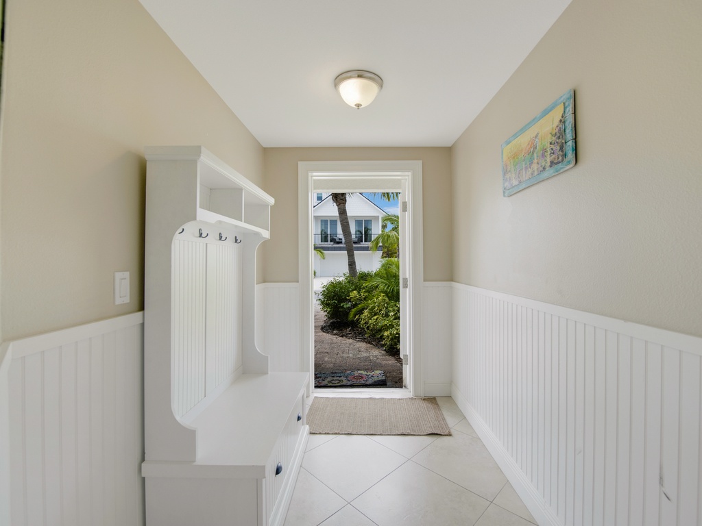 Sea Grape Escape - AMI Locals