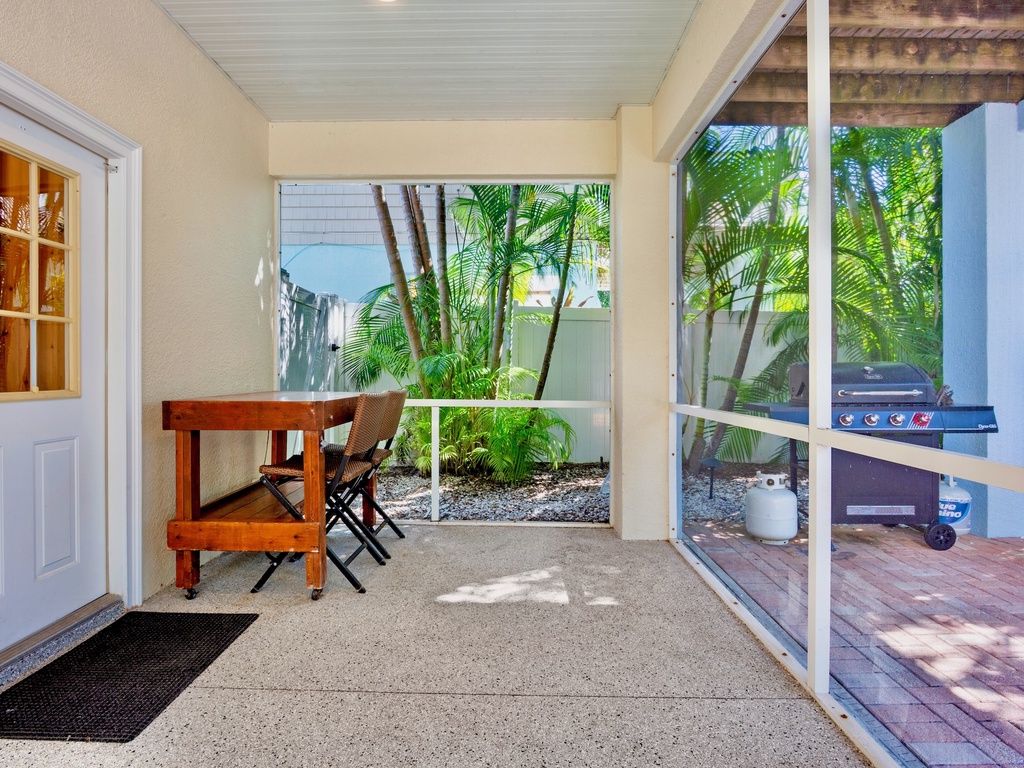 Outdoor dining in covered patio
