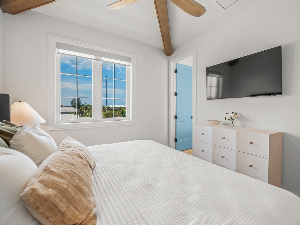 Second Bedroom - King