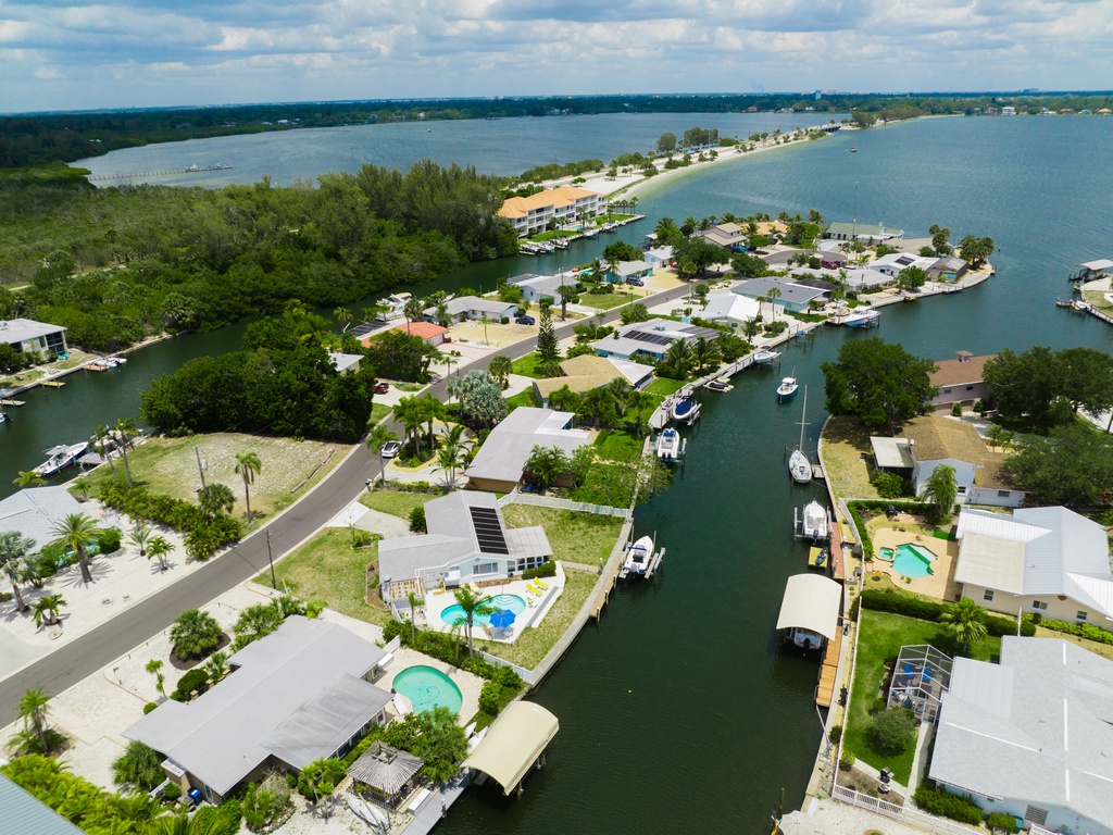 Edgewater by AMI Locals