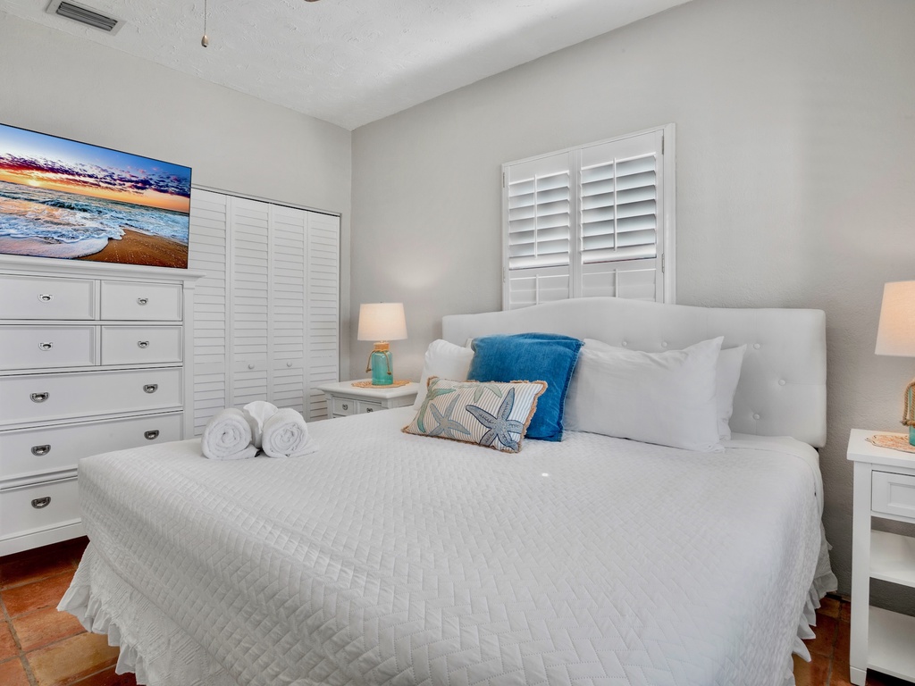 Second Bedroom, Queen bed