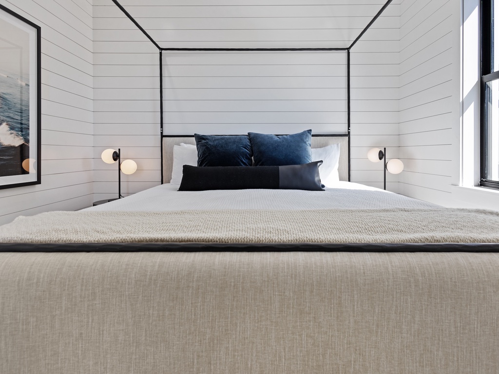 Second Bedroom, King