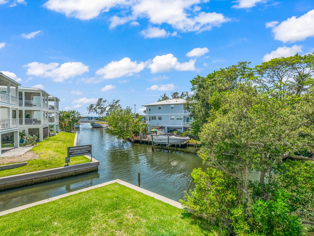 Dock with access to the river