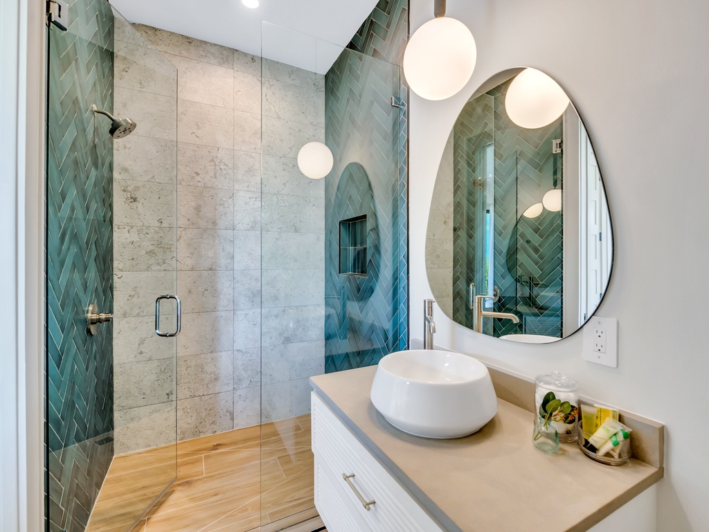 First En-Suite | Walk-in Shower